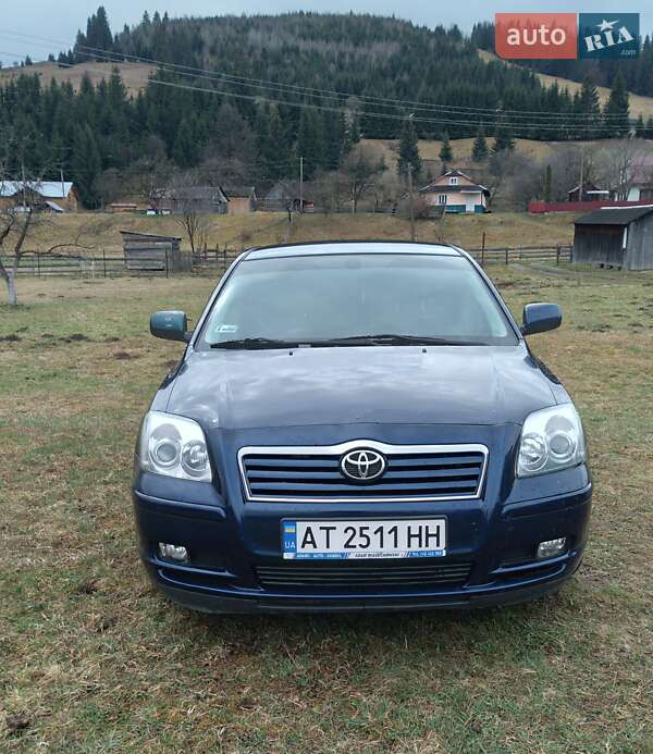 Седан Toyota Avensis 2004 в Верховине