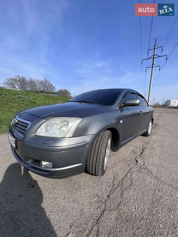 Седан Toyota Avensis 2005 в Полтаве