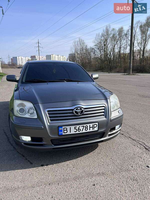 Седан Toyota Avensis 2005 в Полтаве