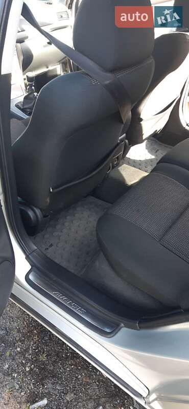 Универсал Toyota Avensis 2006 в Звягеле