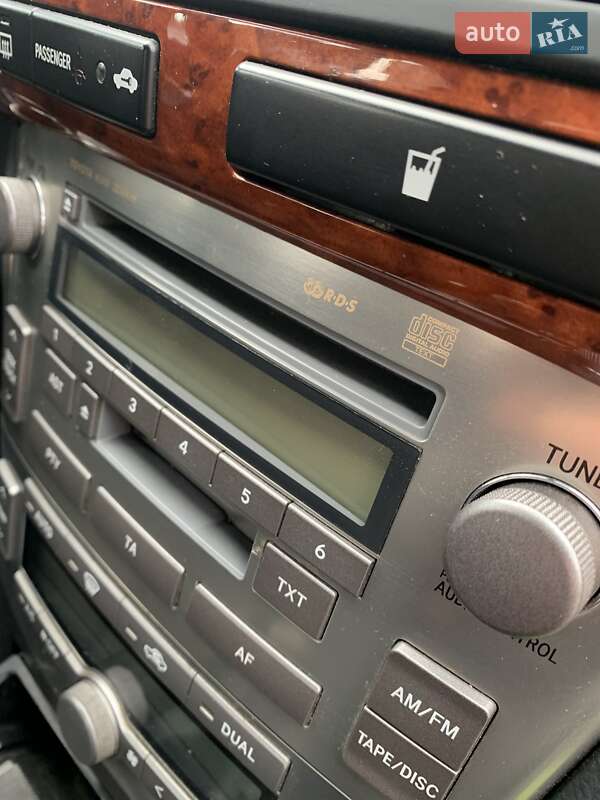 Седан Toyota Avensis 2005 в Самборе