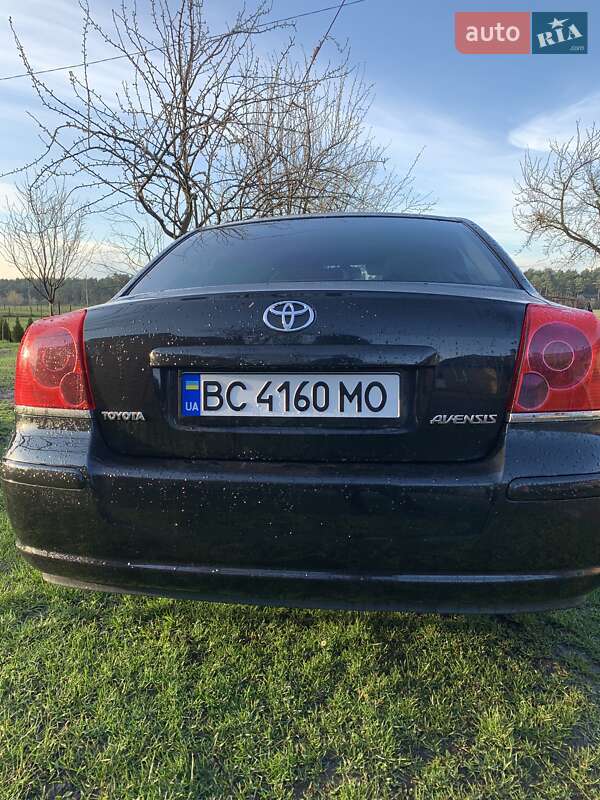 Седан Toyota Avensis 2005 в Самборе