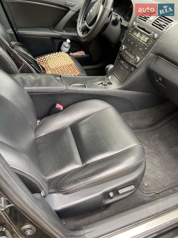 Универсал Toyota Avensis 2008 в Рени