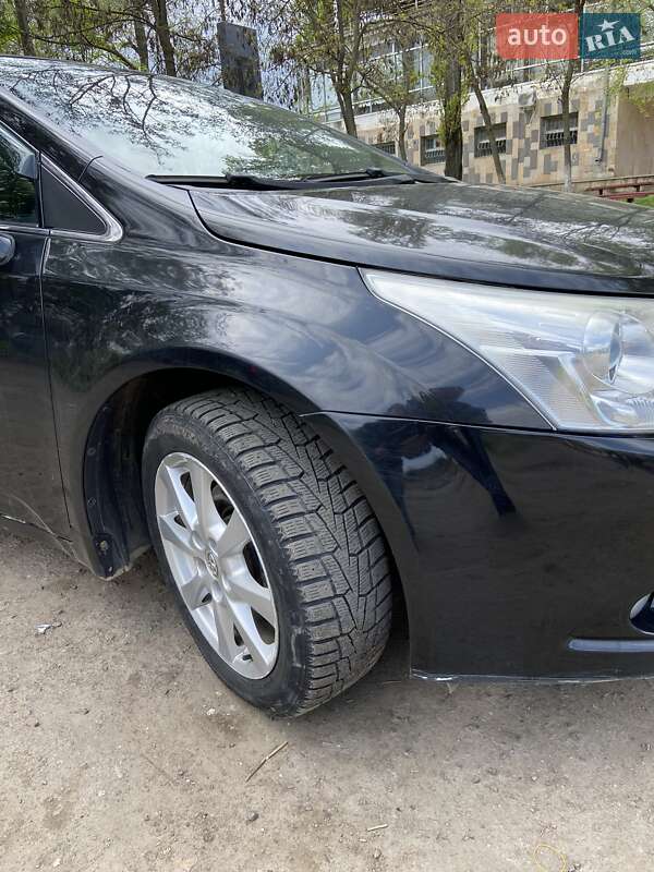 Универсал Toyota Avensis 2008 в Рени