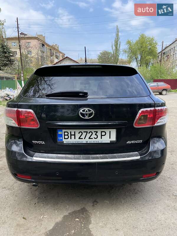 Универсал Toyota Avensis 2008 в Рени