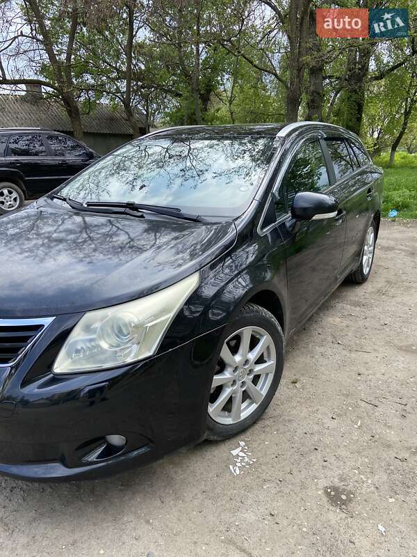 Универсал Toyota Avensis 2008 в Рени