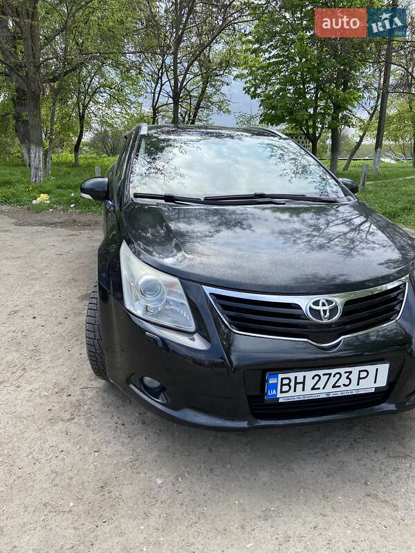 Универсал Toyota Avensis 2008 в Рени