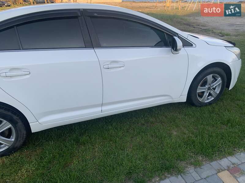 Седан Toyota Avensis 2010 в Одессе