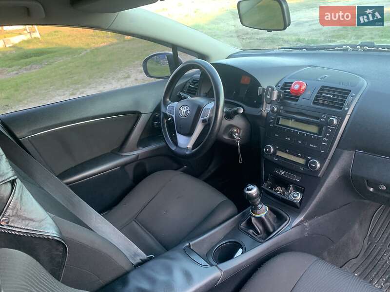 Седан Toyota Avensis 2010 в Одессе
