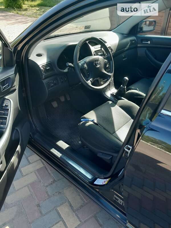 Універсал Toyota Avensis 2003 в Вознесенську