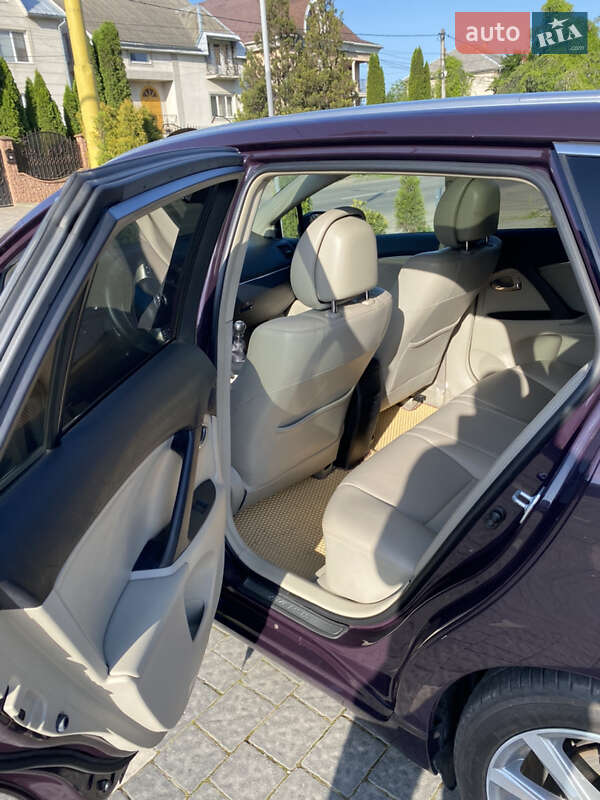 Універсал Toyota Avensis 2010 в Ужгороді