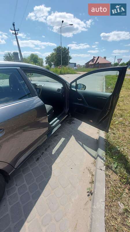 Универсал Toyota Avensis 2010 в Львове