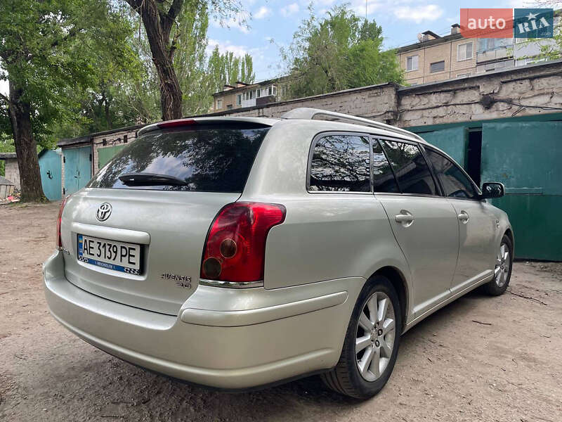 Универсал Toyota Avensis 2004 в Кривом Роге