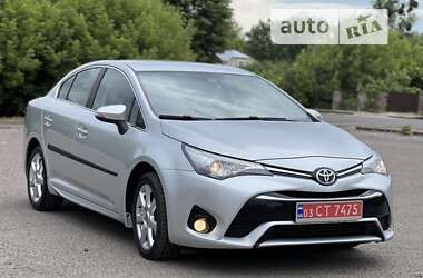 Седан Toyota Avensis 2015 в 