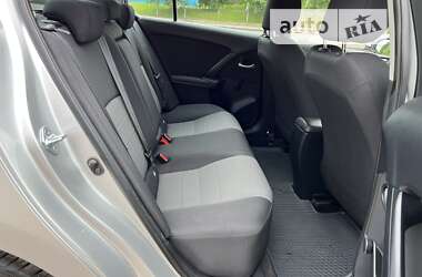 Седан Toyota Avensis 2015 в 