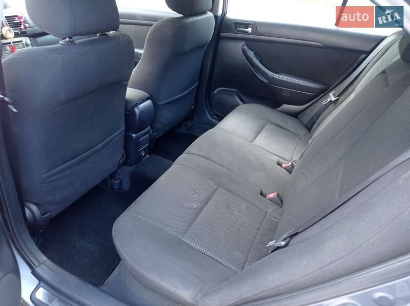 Ліфтбек Toyota Avensis 2005 в Львові