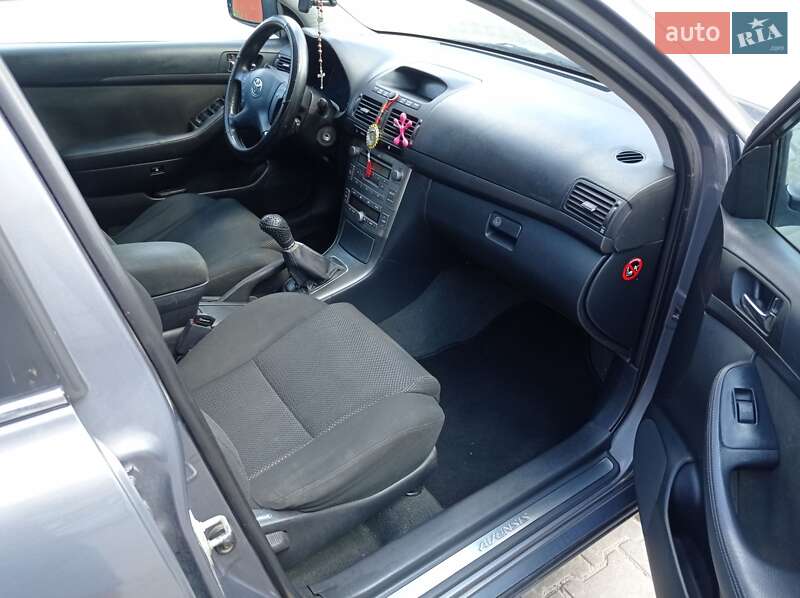 Ліфтбек Toyota Avensis 2005 в Львові