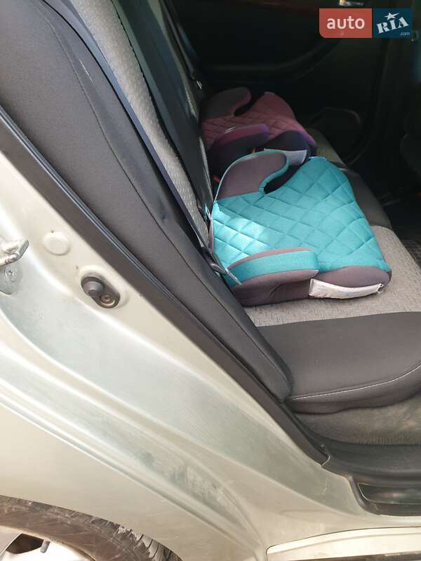 Універсал Toyota Avensis 2003 в Чорткові