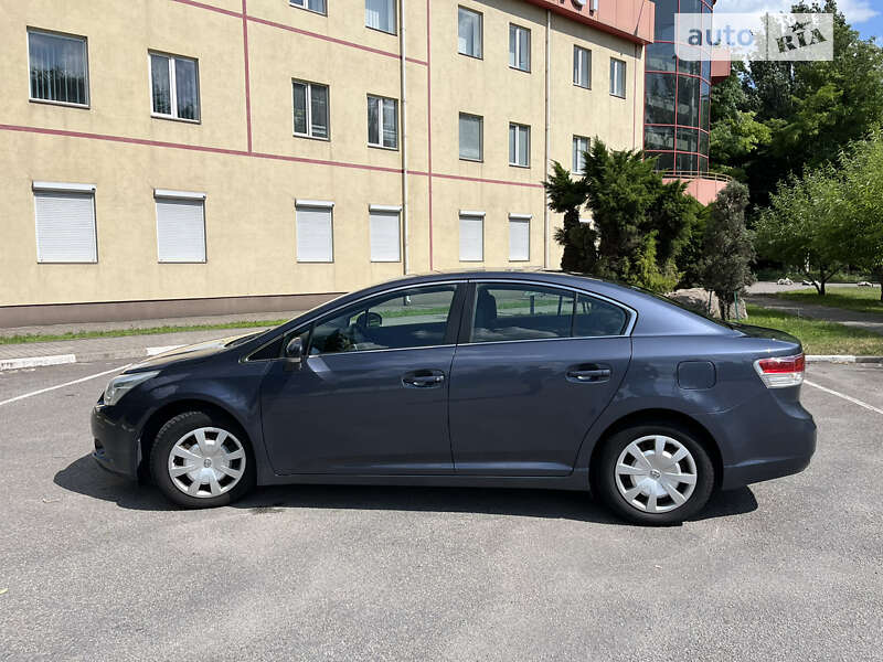 Седан Toyota Avensis 2010 в Кривом Роге