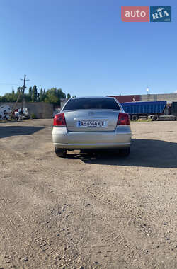 Седан Toyota Avensis 2004 в Кривом Роге