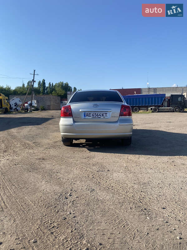 Седан Toyota Avensis 2004 в Кривом Роге