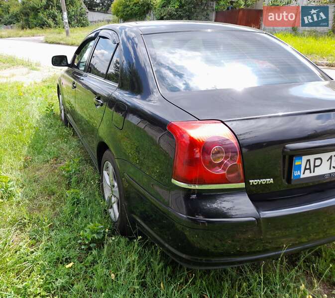 Седан Toyota Avensis 2003 в Запоріжжі