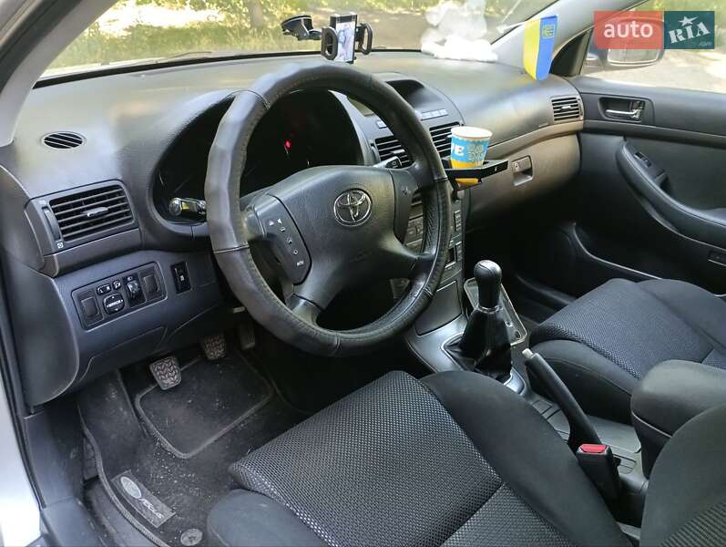 Універсал Toyota Avensis 2004 в Кам'янець-Подільському