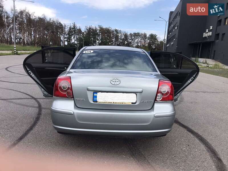 Седан Toyota Avensis 2008 в Харькове