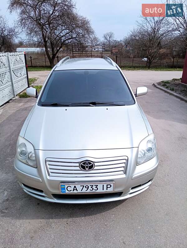 Универсал Toyota Avensis 2006 в Александровке