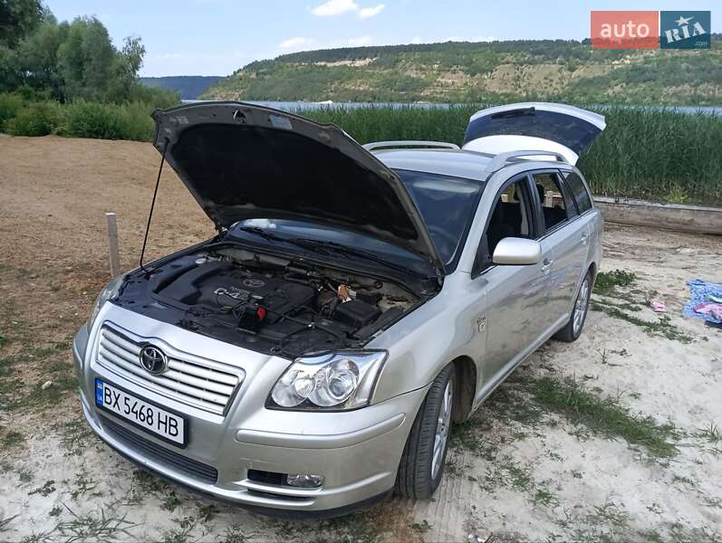 Універсал Toyota Avensis 2004 в Кам'янець-Подільському