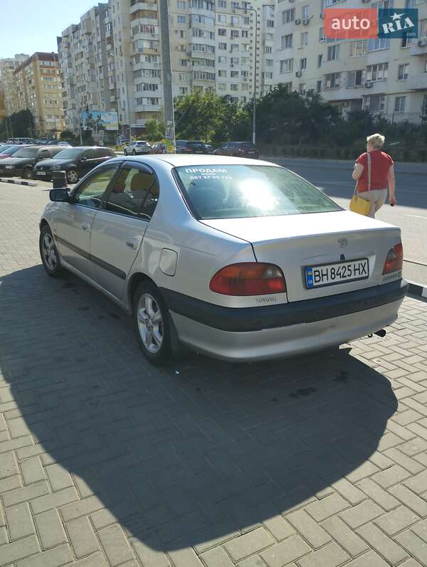 Седан Toyota Avensis 2000 в Одессе