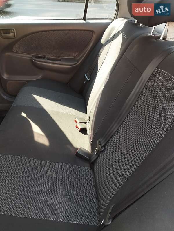 Седан Toyota Avensis 2000 в Одессе