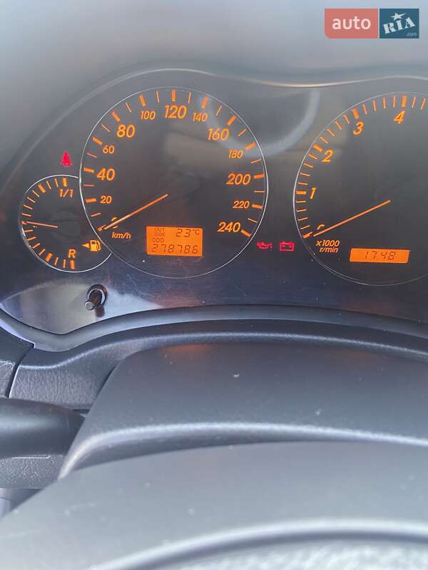 Універсал Toyota Avensis 2005 в Самборі