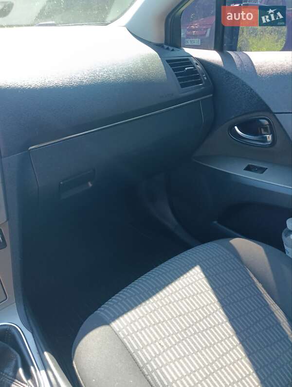 Универсал Toyota Avensis 2011 в Надворной фото 3 Универсал Toyota Avensis 2011 в Надворной