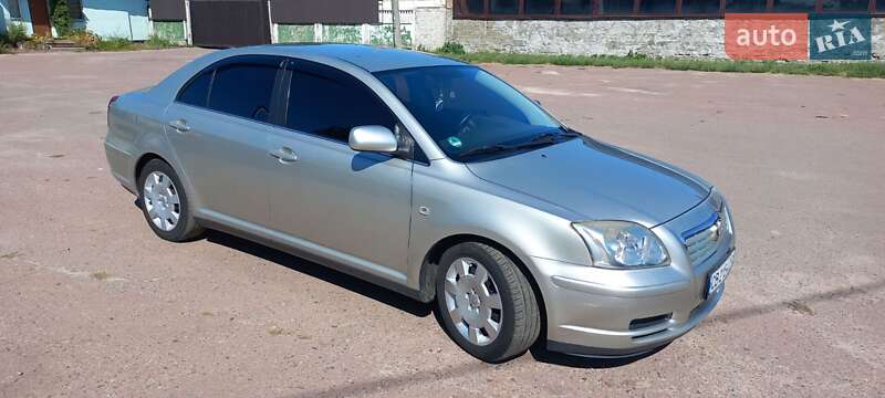 Седан Toyota Avensis 2003 в Чернігові
