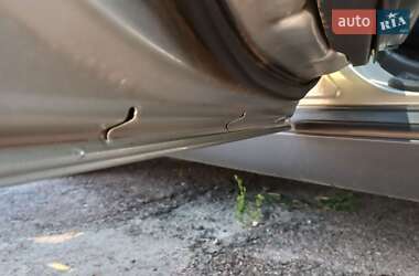 Седан Toyota Avensis 2003 в Чернигове