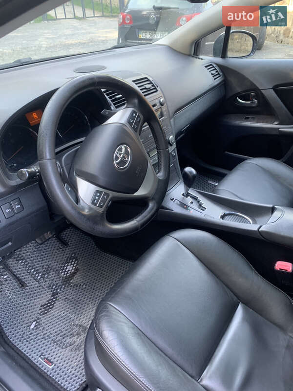 Універсал Toyota Avensis 2009 в Чернівцях