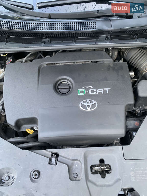 Універсал Toyota Avensis 2009 в Чернівцях