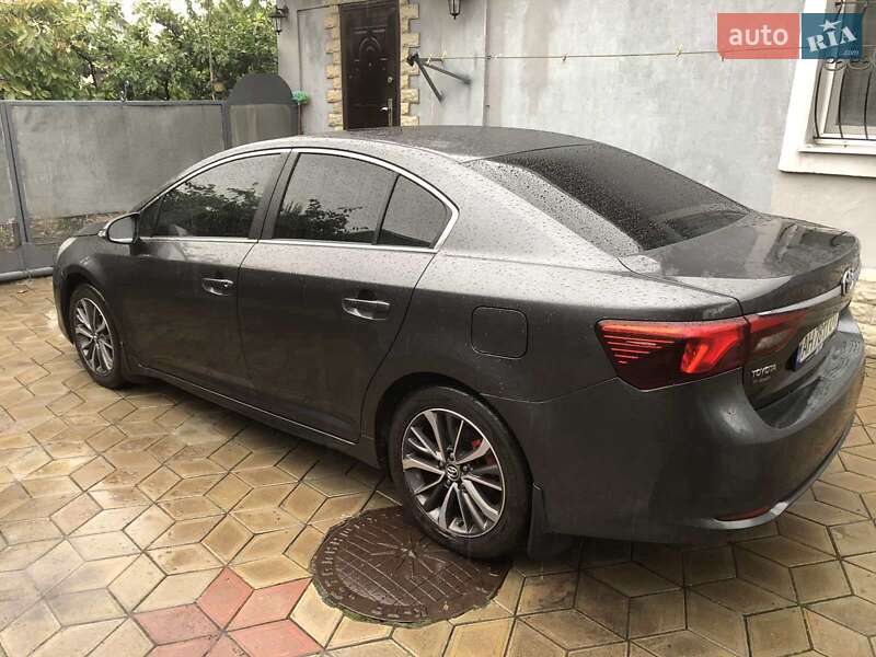 Седан Toyota Avensis 2015 в Лугинах