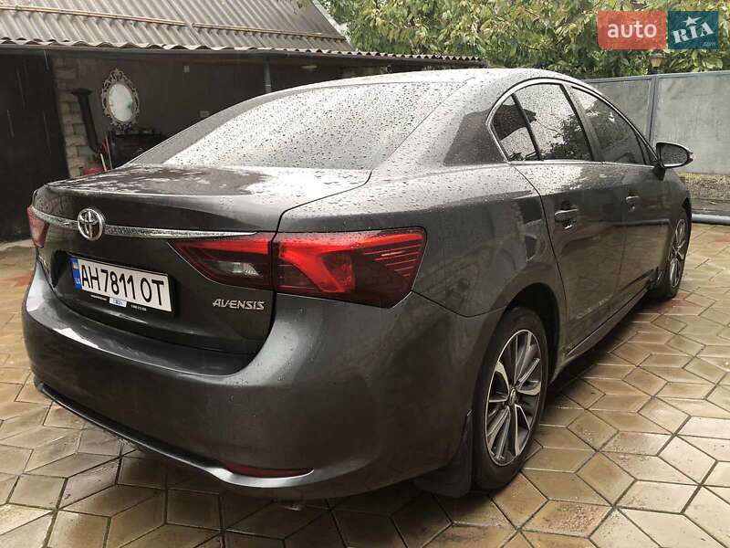 Седан Toyota Avensis 2015 в Лугинах