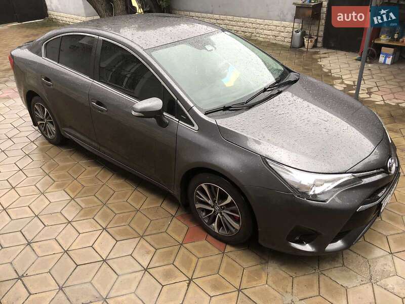 Седан Toyota Avensis 2015 в Лугинах