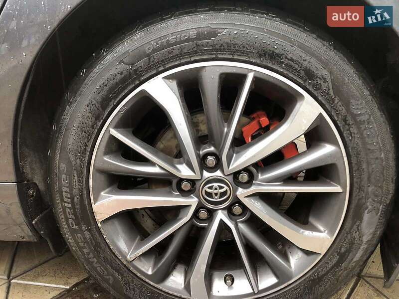 Седан Toyota Avensis 2015 в Лугинах