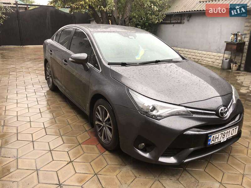 Седан Toyota Avensis 2015 в Лугинах
