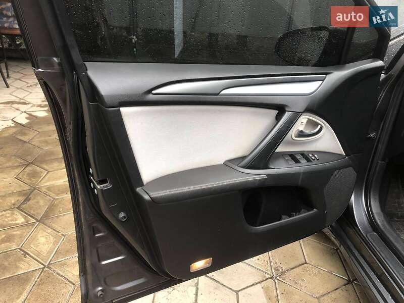 Седан Toyota Avensis 2015 в Лугинах