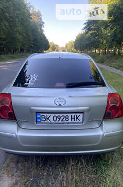 Універсал Toyota Avensis 2003 в Березному