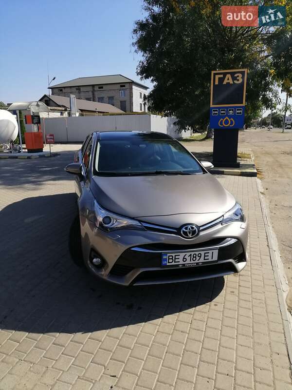 Универсал Toyota Avensis 2016 в Николаеве