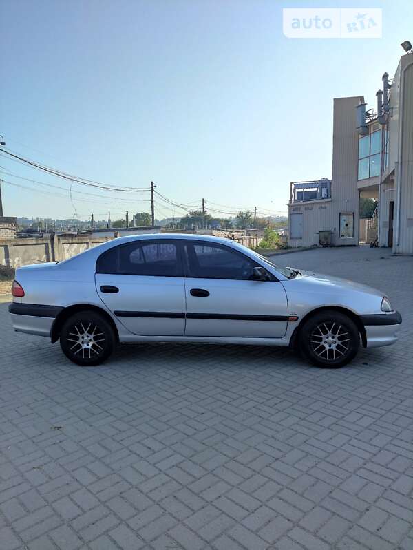 Седан Toyota Avensis 2001 в Запорожье
