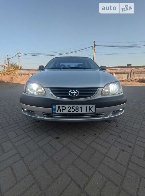 Седан Toyota Avensis 2001 в Запорожье