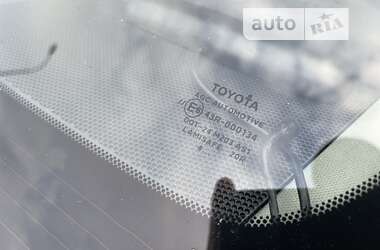Седан Toyota Avensis 2015 в 