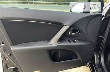 Седан Toyota Avensis 2015 в 